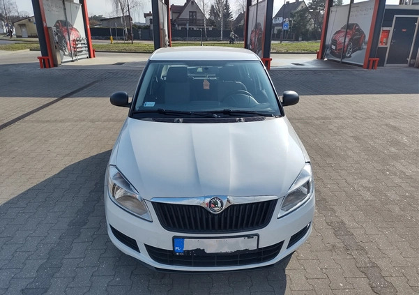 Skoda Fabia cena 17300 przebieg: 77550, rok produkcji 2011 z Myślenice małe 211